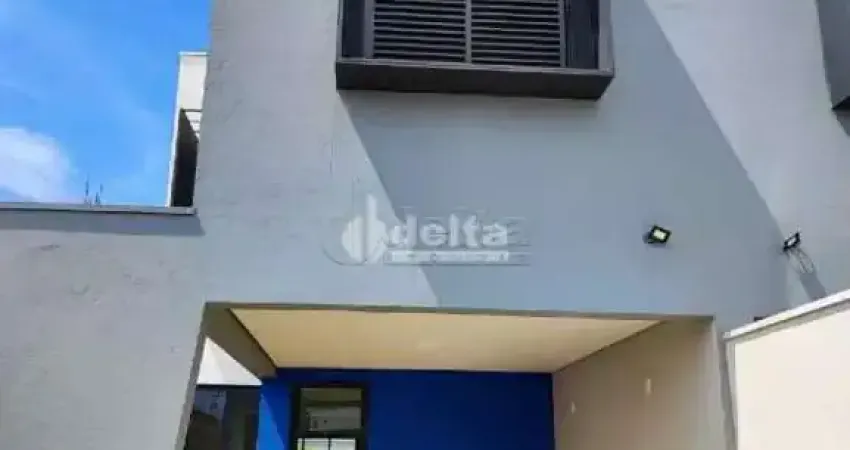 Casa disponível para locação no bairro Aclimação em Uberlândia-MG.