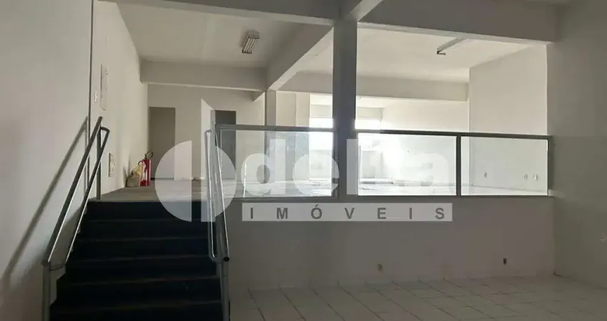Loja disponível para locação no bairro Nossa Senhora Aparecida em Uberlândia-MG.