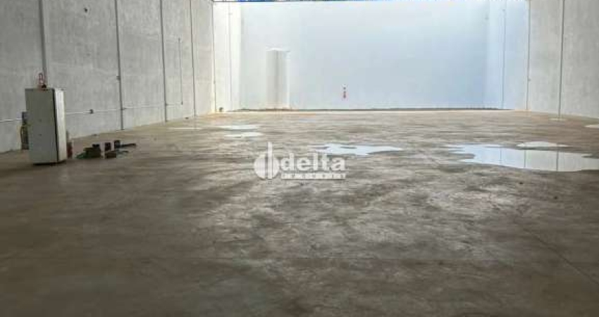 Galpão comercial disponível para locação no bairro Novo Mundo em Uberlândia-MG