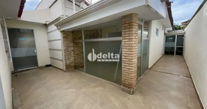 Casa comercial disponível para locação no bairro osvaldo rezende em uberlândia-mg