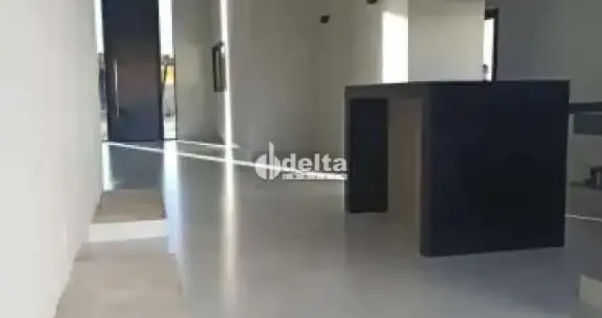 Casa em condomínio disponível para locação no bairro Granja Marileusa em Uberlândia-MG.