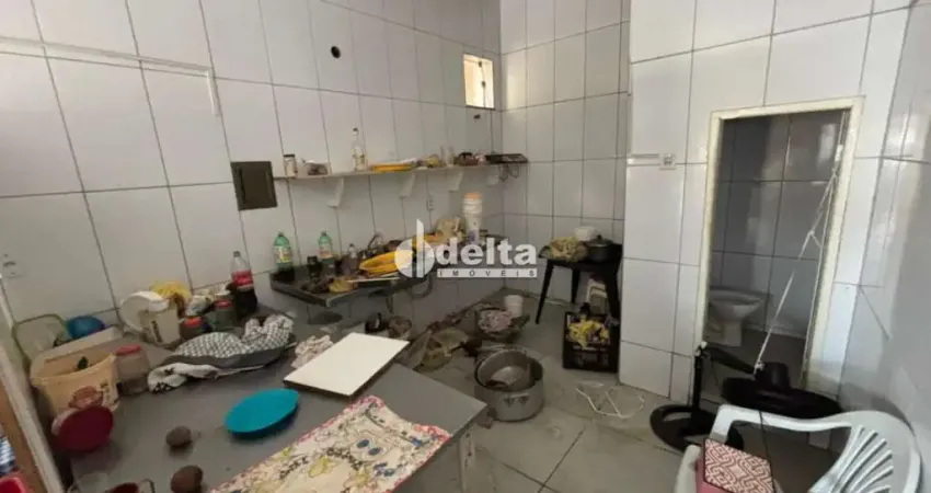 Loja disponível para locação no bairro Santa Mônica em Uberlândia-MG