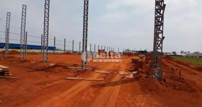 Galpão disponível para locação no bairro Loteamento Centro Empresarial Leste III em Uberlândia-MG.