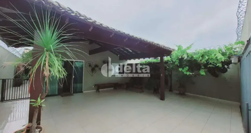 Casa residencial disponível para locação no bairro Laranjeiras em Uberlândia-MG