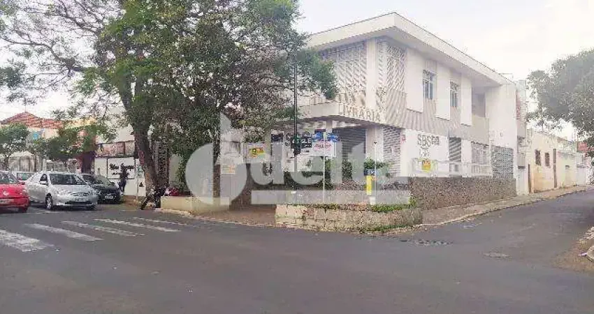 Casa comercial disponível para locação no bairro Centro em Uberlândia-MG