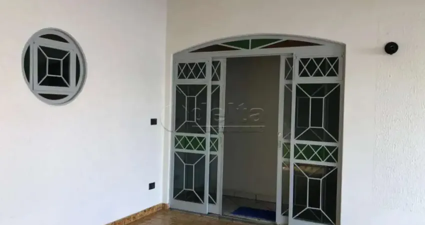 Casa disponível para locação no bairro Nossa Senhora Aparecida em Uberlândia-MG