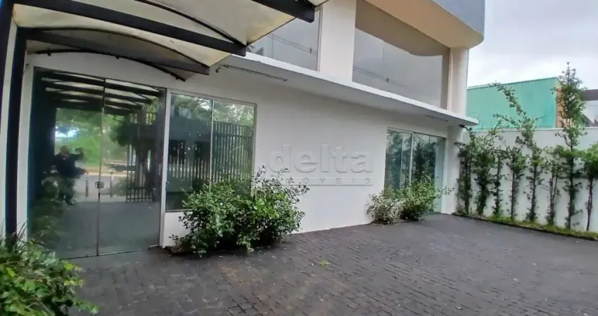 Loja disponível para locação no bairro Santa Mônica em Uberlândia-MG