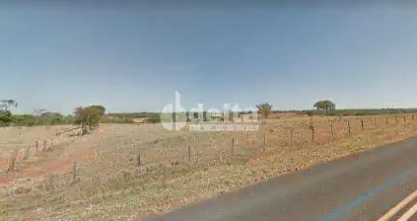 Área disponível para locação no bairro Zona Rural em Uberlândia-MG