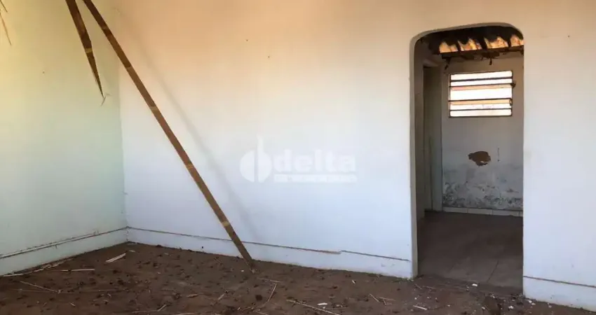Casa comercial e residencial disponível para locação no bairro Lidíce em Uberlândia-MG