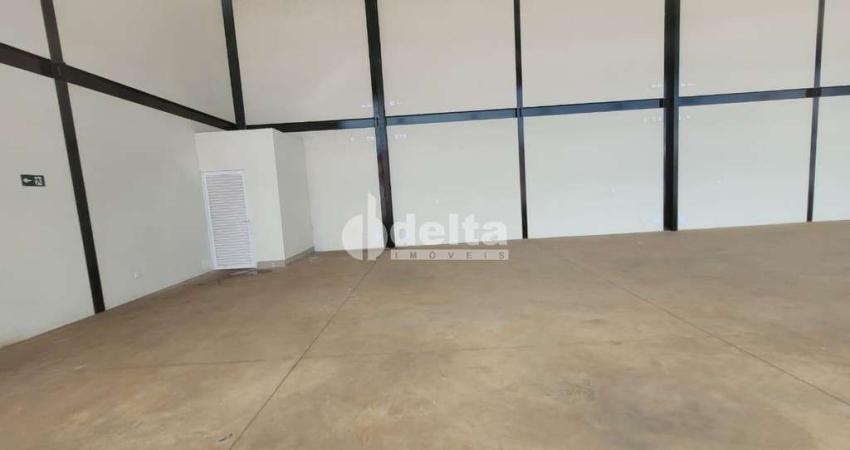 Loja disponível para locação no bairro Tubalina em Uberlândia-MG.