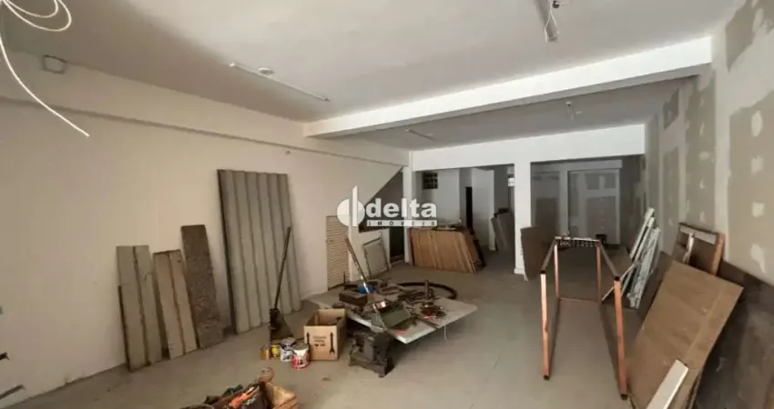 Loja disponível para locação no bairro Brasil em Uberlândia-MG.