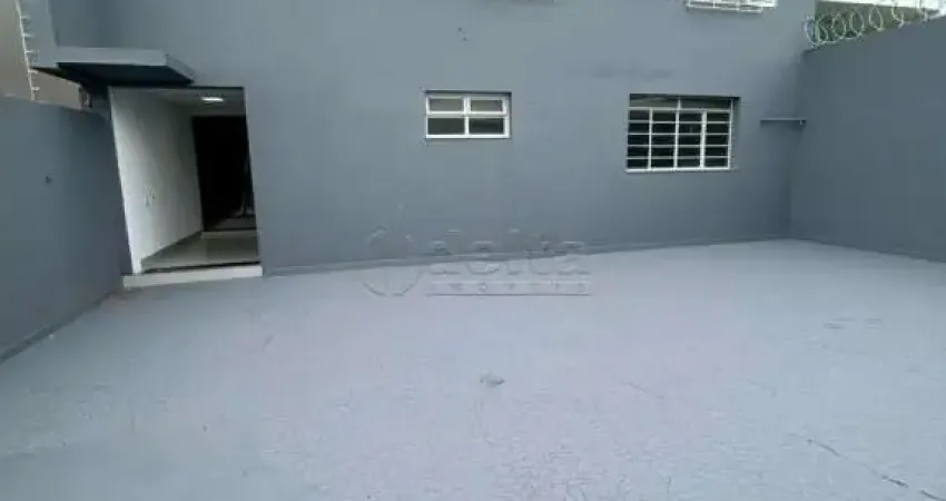 Casa comercial disponível para locação no bairro Cazeca em Uberlândia-MG