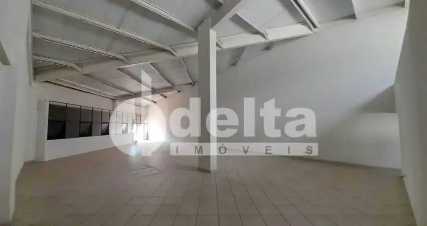Loja disponível para locação no bairro Marta Helena em Uberlândia-MG.