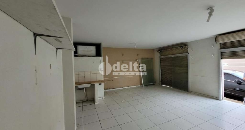 Loja disponível para locação no bairro Luizote de Freitas em Uberlândia-MG.
