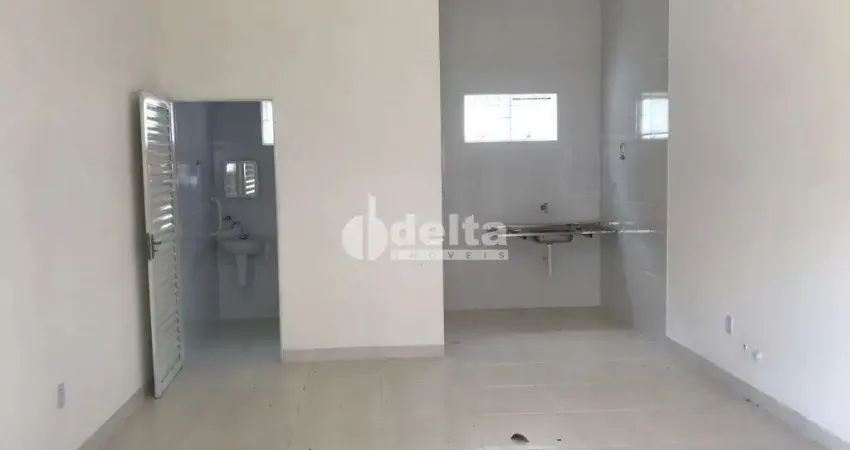 Loja disponível para locação no bairro Jardim Canaã em Uberlândia-MG.