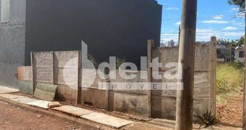 Terreno disponível para locação no bairro Morada da Colina em Uberlândia-MG