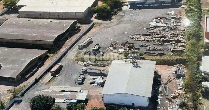 Galpão disponível para locação no bairro Distrito Industrial em Uberlândia-MG