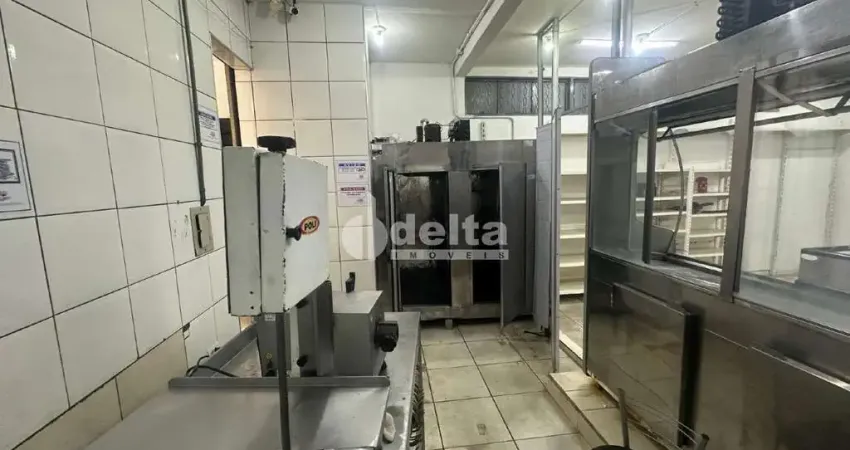Loja disponível para locação no bairro Daniel Fonseca em Uberlândia-MG.