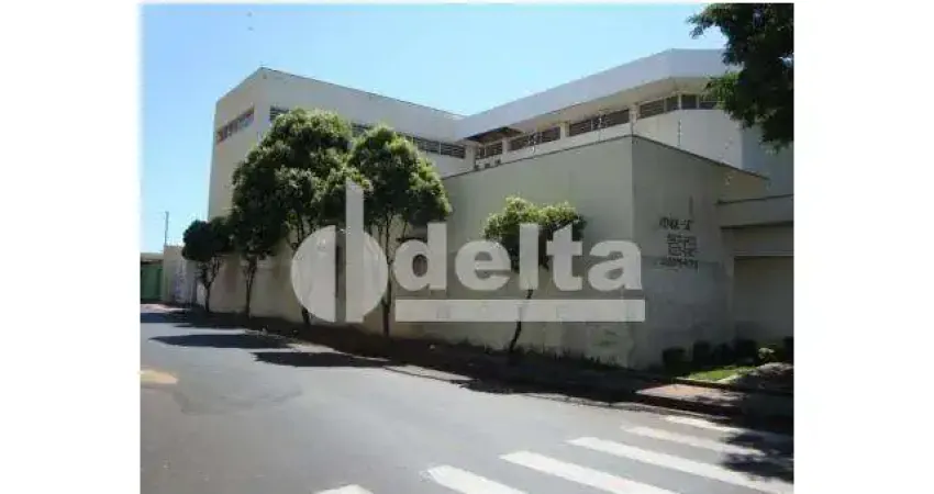 Prédio disponível para aluguel no bairro Santa Mônica em Uberlândia-MG
