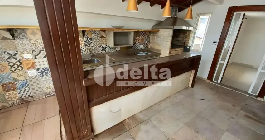Casa comercial e residencial disponível para locação no bairro Lidice em Uberlândia-MG