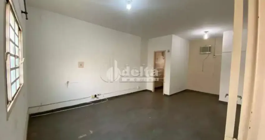 Loja disponível para locação no bairro Osvaldo Rezende em Uberlândia-MG