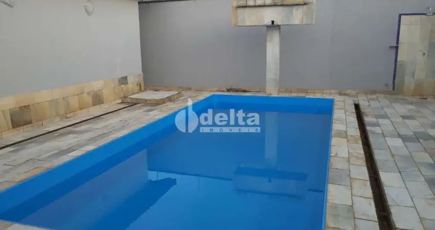 Casa residencial disponível para locação no bairro Patrimônio em Uberlândia-MG