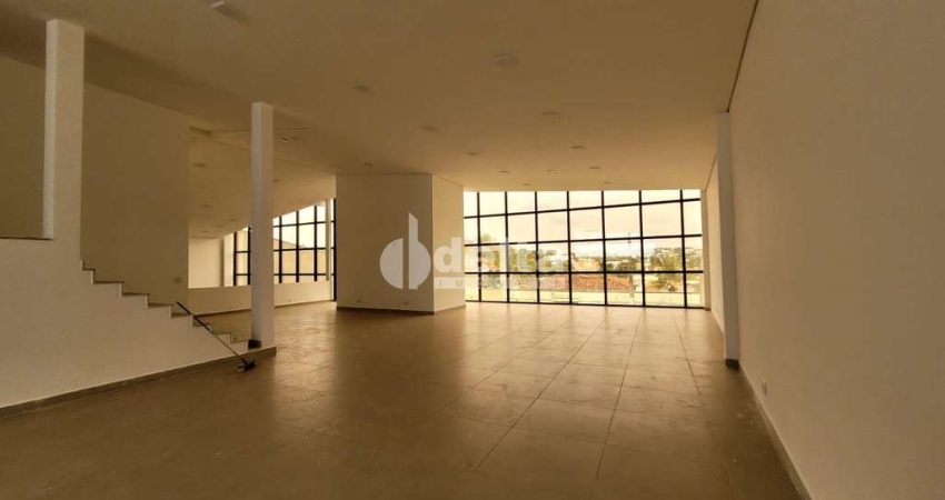 Casa Comercial disponível para locação no bairro Altamira em Uberlândia-MG
