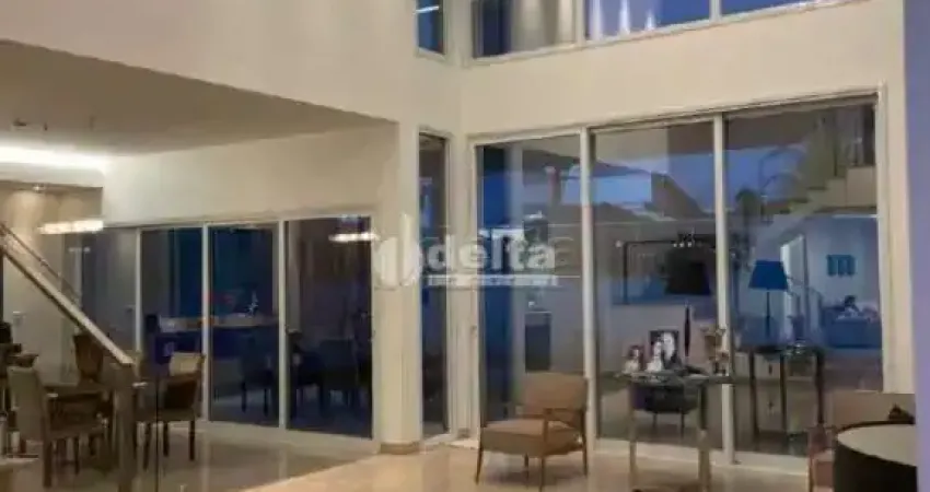 Casa disponível para locação no bairro Morada da Colina em Uberlândia-MG.