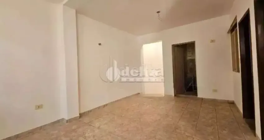 Casa disponível para locação no bairro Lídice em Uberlândia-MG.