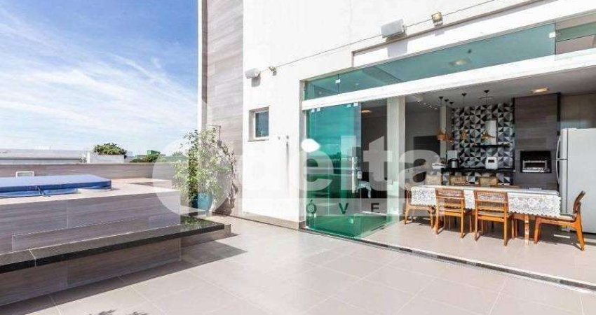 Casa residencial disponível para locação no bairro Bom Jesus em Uberlândia-MG