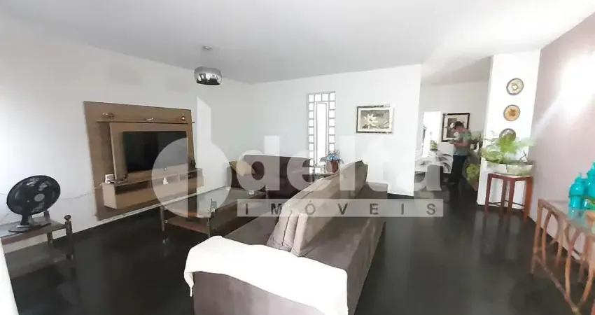 Casa residencial disponível para locação no bairro Fundinho em Uberlândia-MG