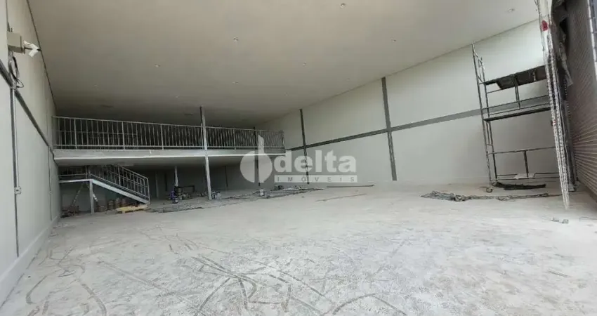 Loja disponível para locação no bairro Santa Mônca em Uberlândia-MG.