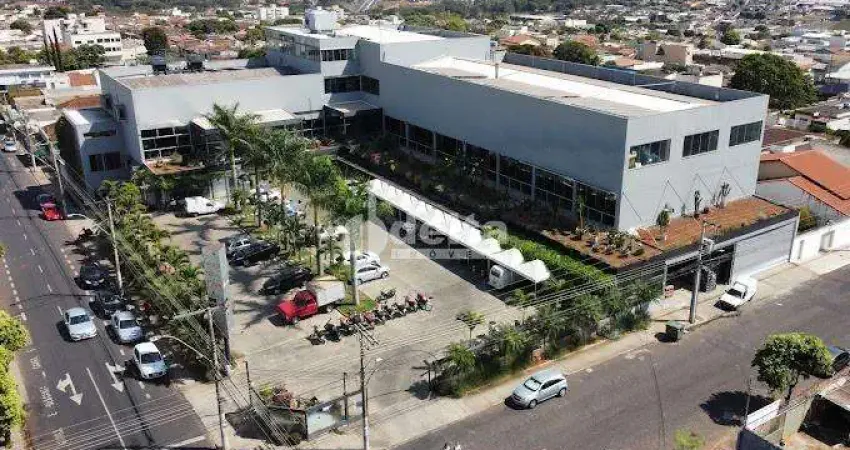 Loja disponível para locação no bairro Martins em Uberlândia-MG.