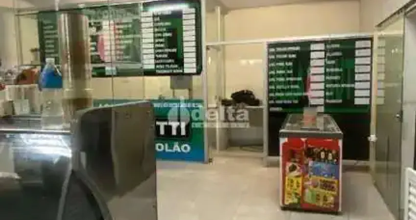 Loja disponível para locação no bairro Santa Mônica em Uberlândia-MG.