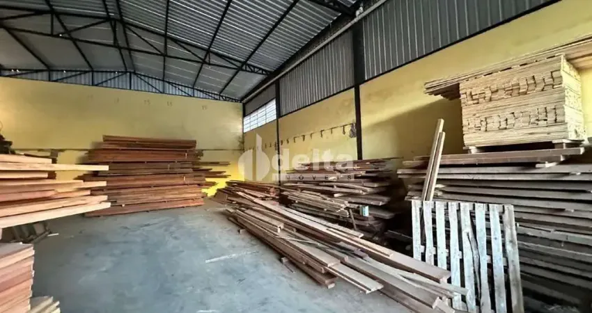 Galpão comercial disponível para locação no bairro marta helena em uberlândia-mg