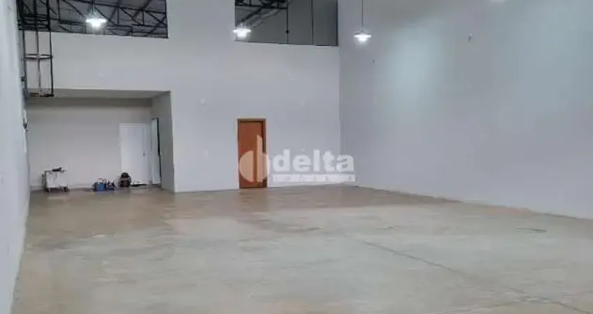 Galpão comercial disponível para locação no bairro grand ville em uberlândia-mg