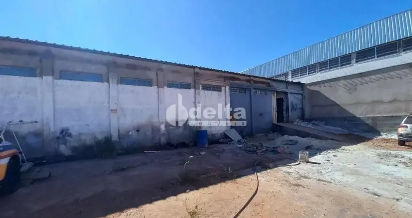 Galpão comercial disponível para locação no bairro marta helena em uberlândia-mg