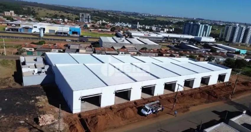 Galpão comercial disponível para locação no bairro shopping park em uberlândia-mg