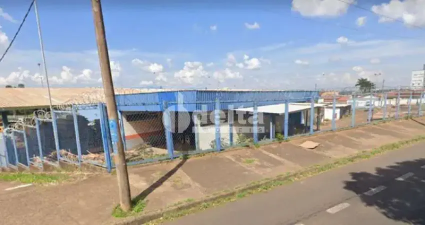 Galpão Comercial disponível para Locação no bairro Presidente Roosevelt em Uberlândia-MG