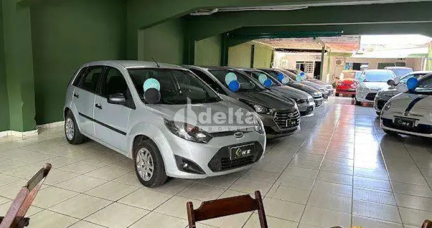 Loja disponível para locação no bairro Nossa Senhora Aparecida em Uberlândia-MG.