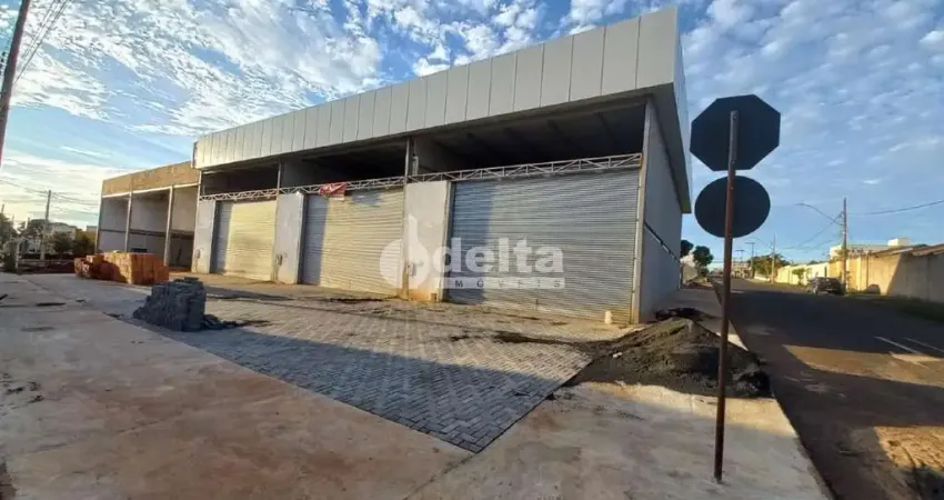 Galpão comercial disponível para locação no bairro Santa Mônica em Uberlândia-MG