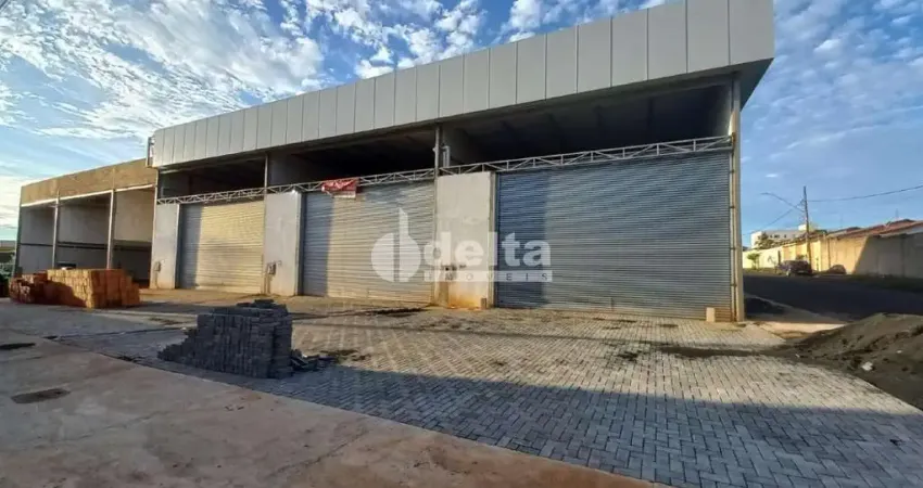 Galpão comercial disponível para locação no bairro Santa Mônica em Uberlândia-MG