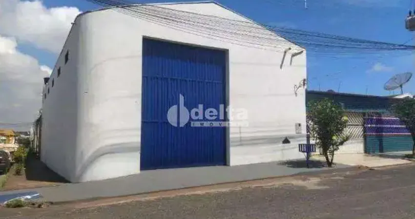 Galpão comercial disponível para locação no bairro Nossa Senhora das Graças em Uberlândia-MG