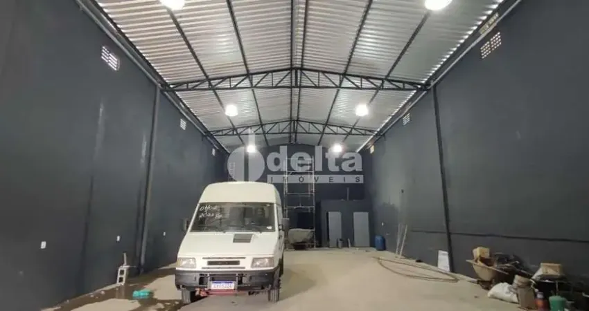 Galpão disponível para locação no bairro Pampulha em Uberlândia-MG