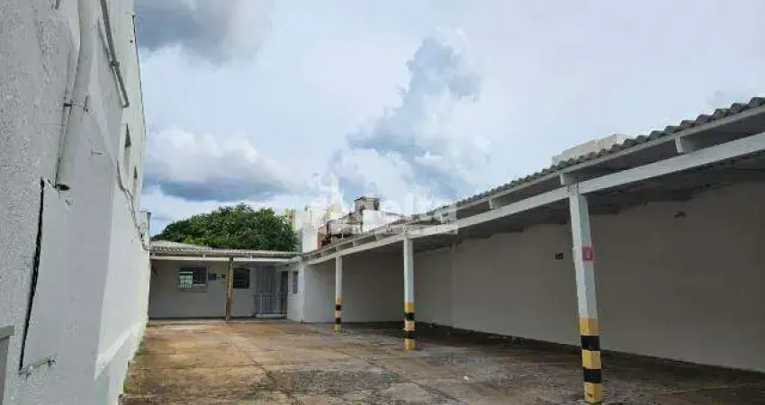 Terreno disponível para locação no bairro Centro em Uberlândia-MG