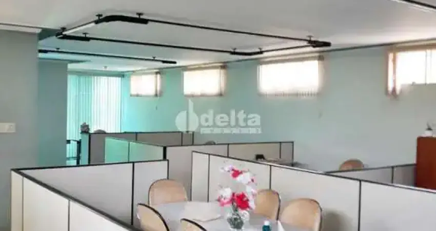 Galpão disponível para locação no bairro Chácaras Tubalina e Quartel em Uberlândia-MG