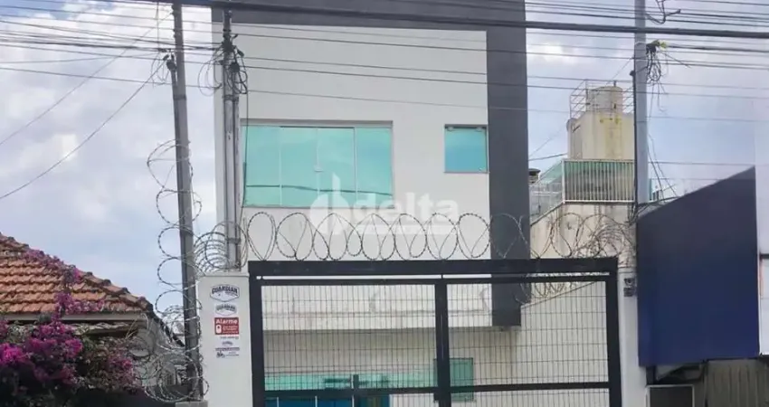 Prédio comercial disponível para locação no bairro Osvaldo Rezende em Uberlândia-MG