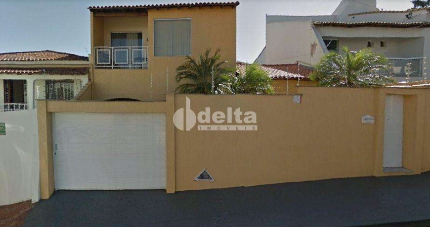 Casa residencial disponível para locação no bairro Tabajaras em Uberlândia-MG
