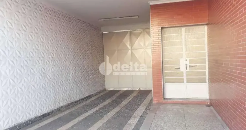 Casa comercial disponível para locação no bairro Centro em Uberlândia-MG