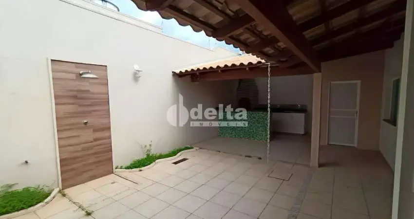 Casa residencial disponível para locação e venda no bairro Nossa Senhora Aparecida em Uberlândia-MG
